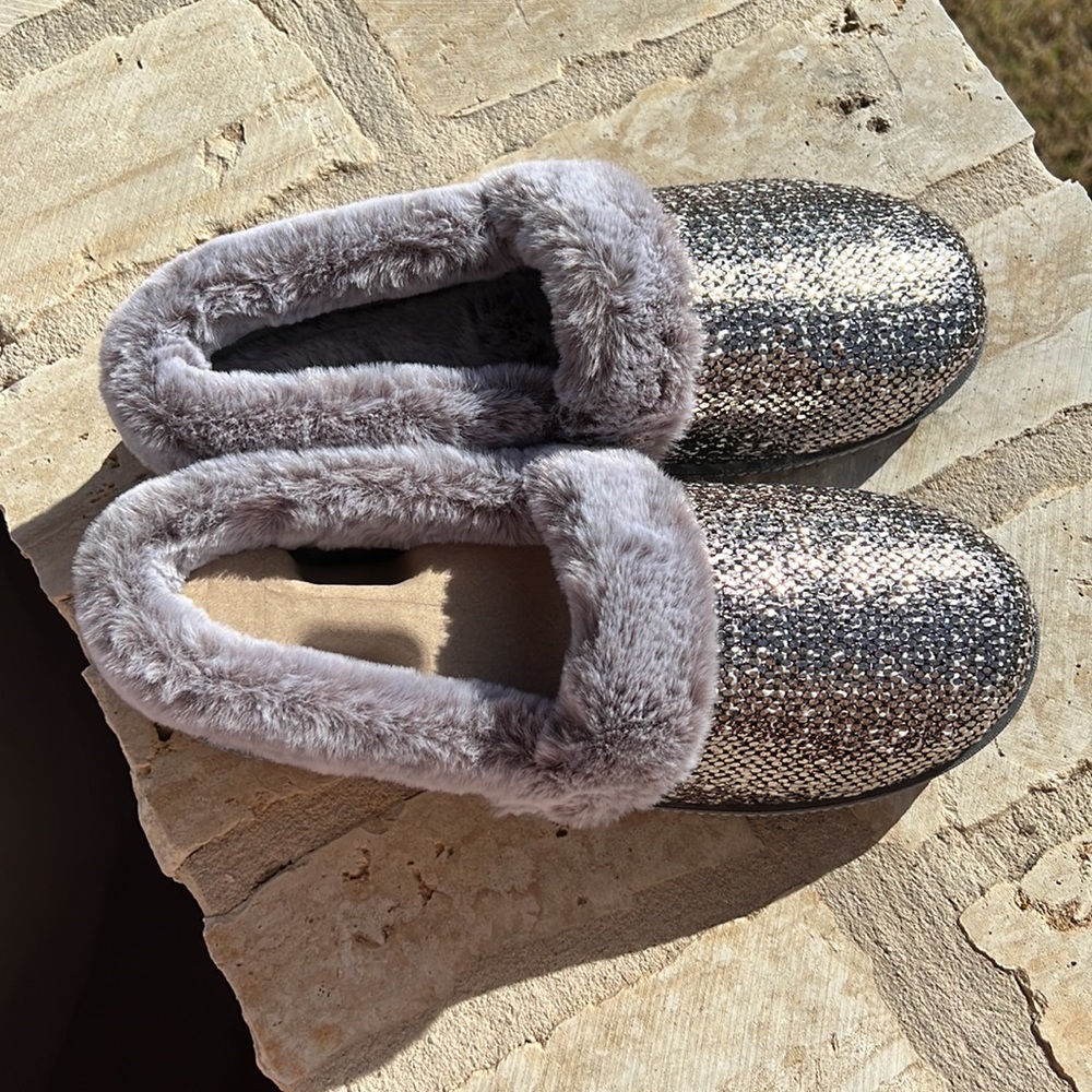 NEW Skechers Women’s Cozy Campfire Dream Glam Pewter Slippers, Size 11 W… - Picture 4 of 13